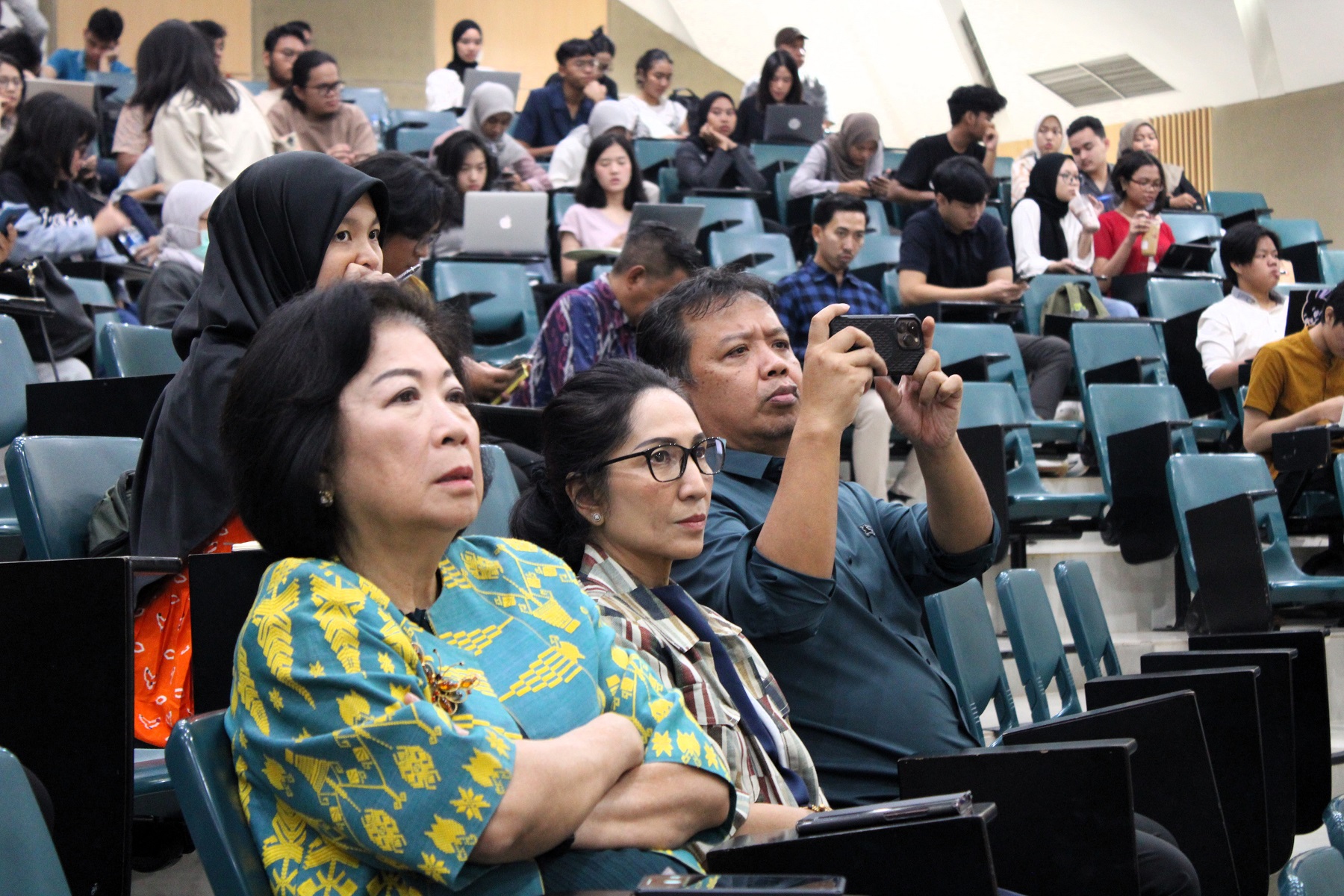 Professor Mari Pangestu, Suzy Anna, and Arief Anshory Yusuf (left to right)